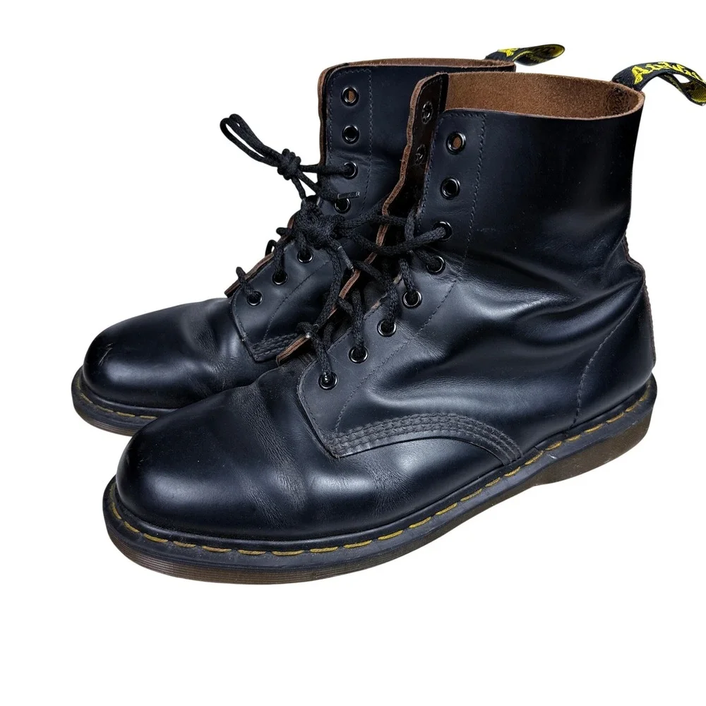 Dr. Martens 1460 Boots Mens 8 Black Leather Made in England Lace Up Combat 8-Eye